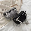 Bolsa de Mão Brilhante com Alça de Corrente – Estilo & Praticidade